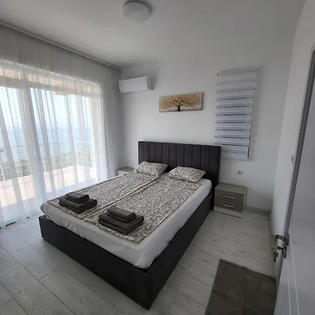 Three-bedroom Luxury Вилла